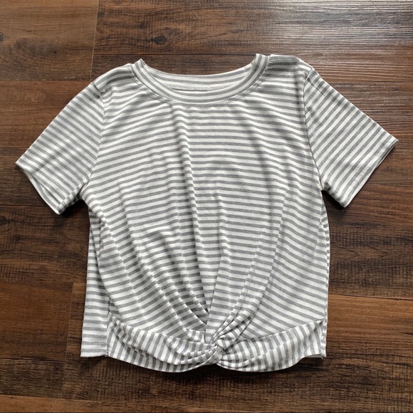 Zaful Tops - 💙Cropped Tee Size Medium